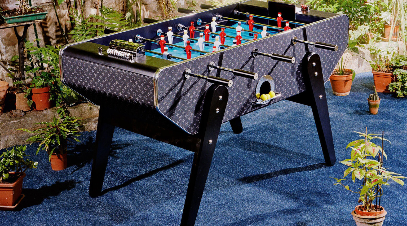 Louis Vuitton ra mắt bộ đồ chơi banh bàn bằng da mới: chơi cũng phải có phong cách