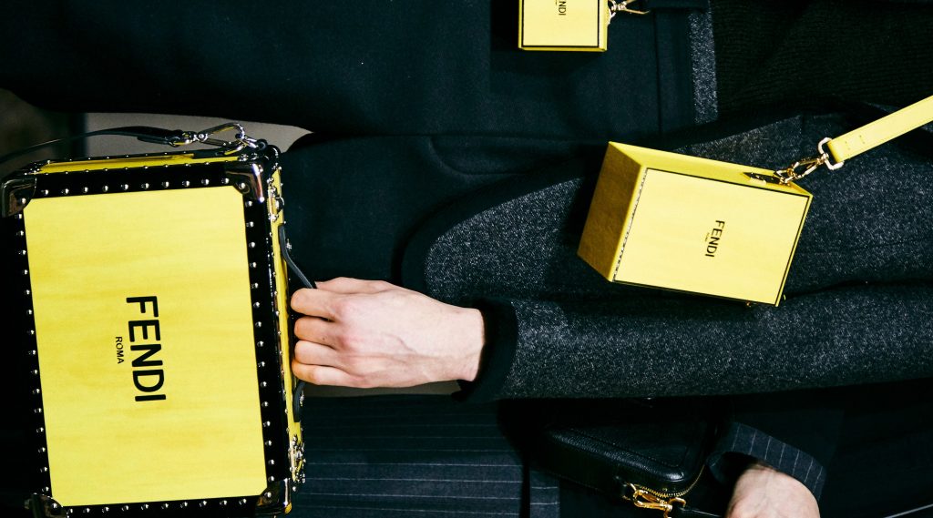 Fendi Pack: Tư tưởng dẫn đầu của thương hiệu sắc vàng Fendi Pack: Tư tưởng dẫn đầu của thương hiệu sắc vàng