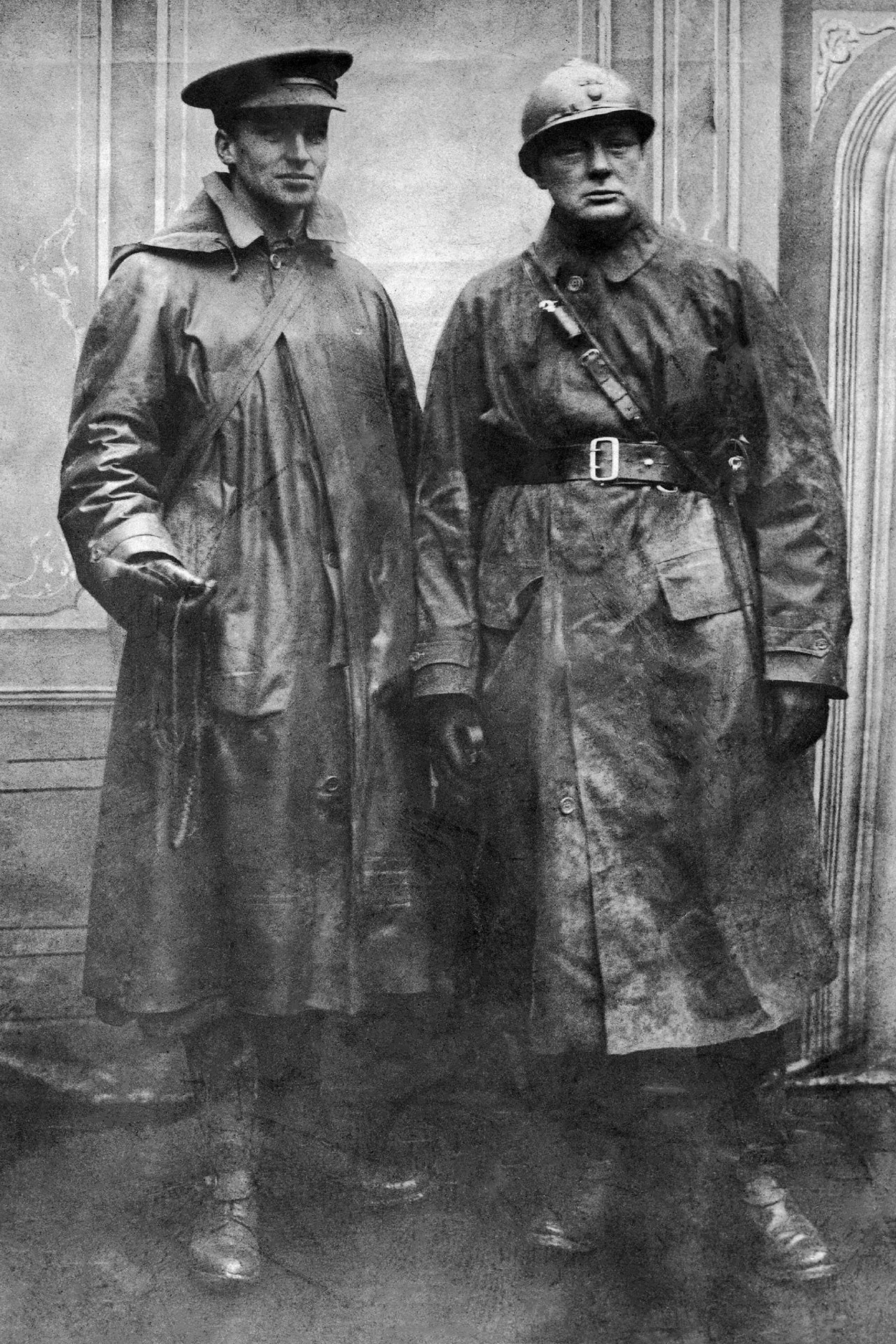 Trench-coat: Chiếc áo khoác đi qua lịch sử của Burberry - Men's Folio  Vietnam