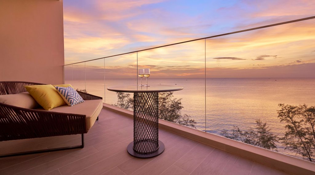 Thưởng ngoạn hoàng hôn đầy sao tại Crowne Plaza Phu Quoc Starbay Thưởng ngoạn hoàng hôn đầy sao tại Crowne Plaza Phu Quoc Starbay