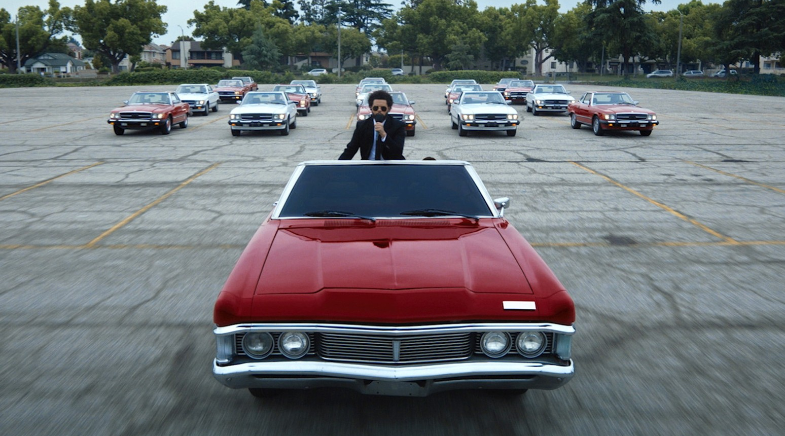 The Weeknd “dàn trận” xe cổ tại Billboard Music Awards 2021