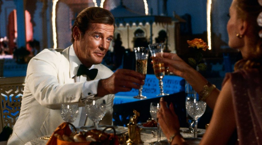 Các chai sâm panh từng gắn liền với Điệp viên 007 James Bond Các chai sâm panh từng gắn liền với Điệp viên 007 James Bond