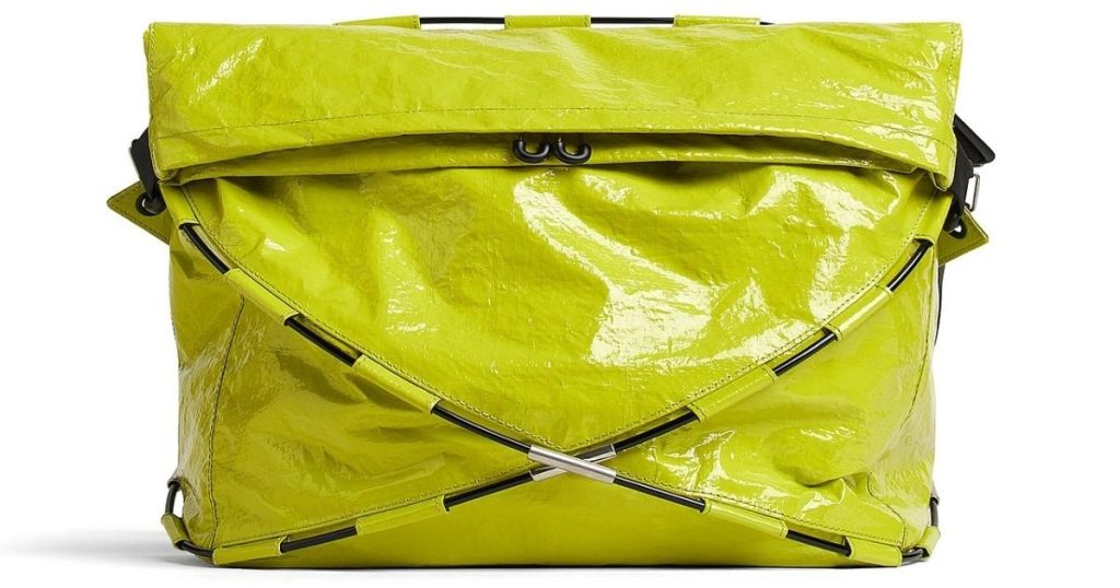 Bottega Veneta ra mắt túi đeo ứng dụng Tent “Kiwi”