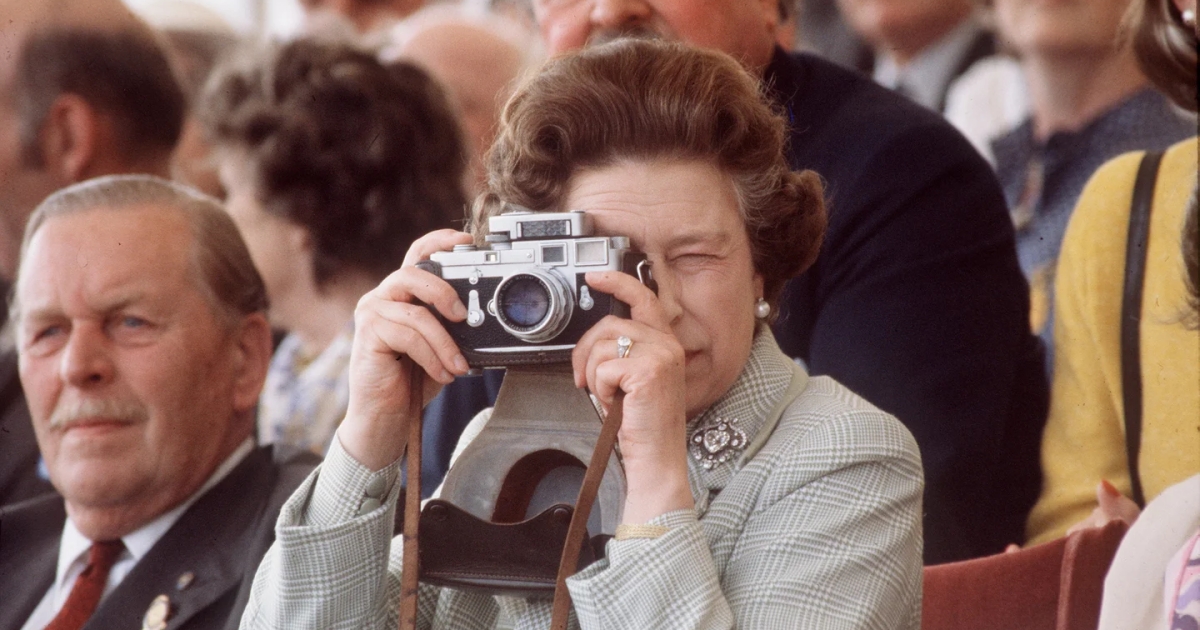 6 mẫu máy ảnh yêu thích của Nữ hoàng Elizabeth II