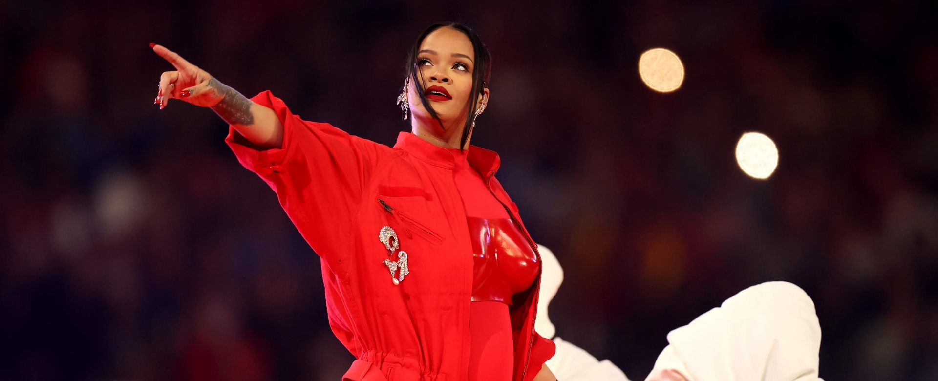 Rihanna biểu diễn loạt hit từng làm nên tên tuổi tại Super Bowl Halftime Show 2023