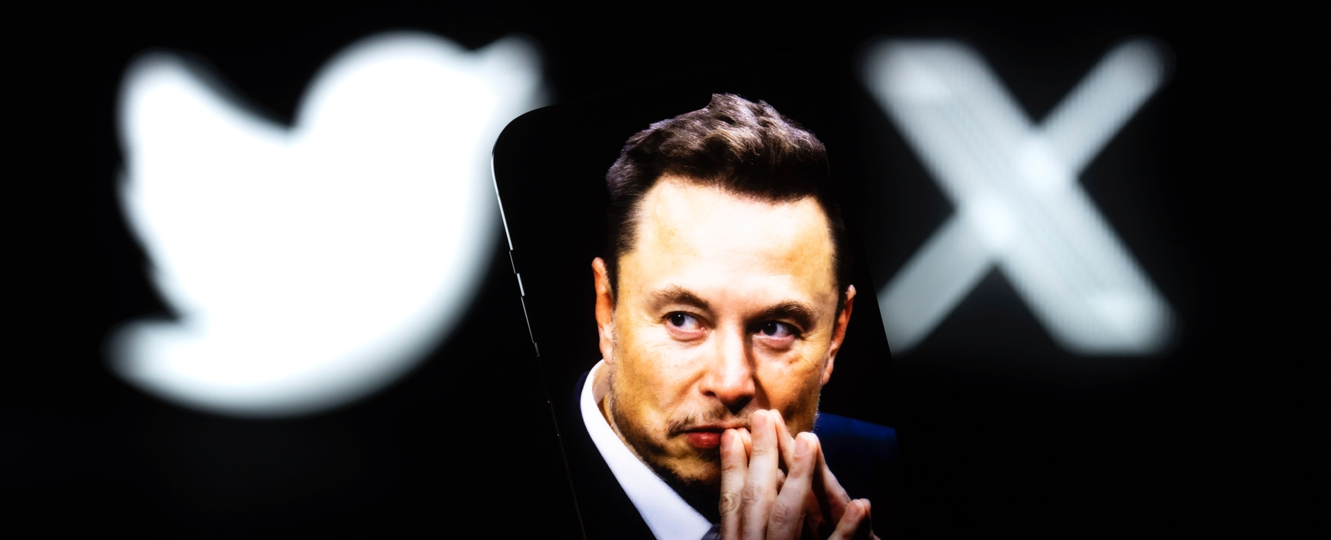 BizLab: Elon Musk nâng tầm cuộc chơi, thay logo chú chim xanh của Twitter thành “X”