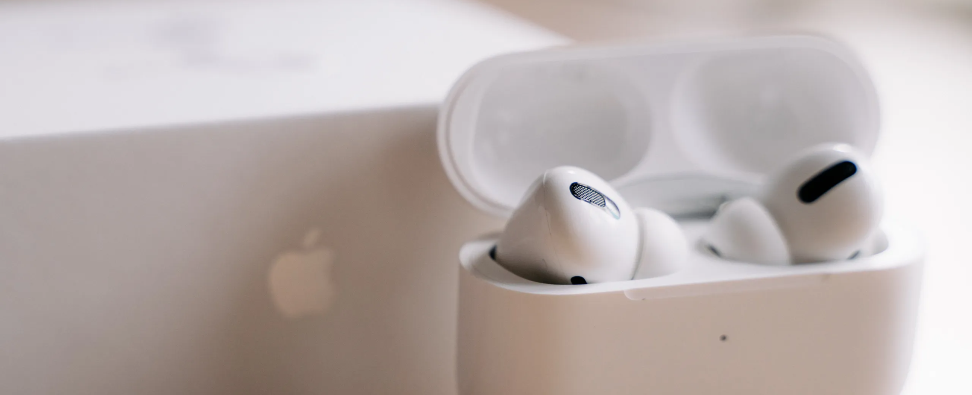 BizLab: Apple ra mắt AirPods Pro mới với tính năng sạc qua USB‐C