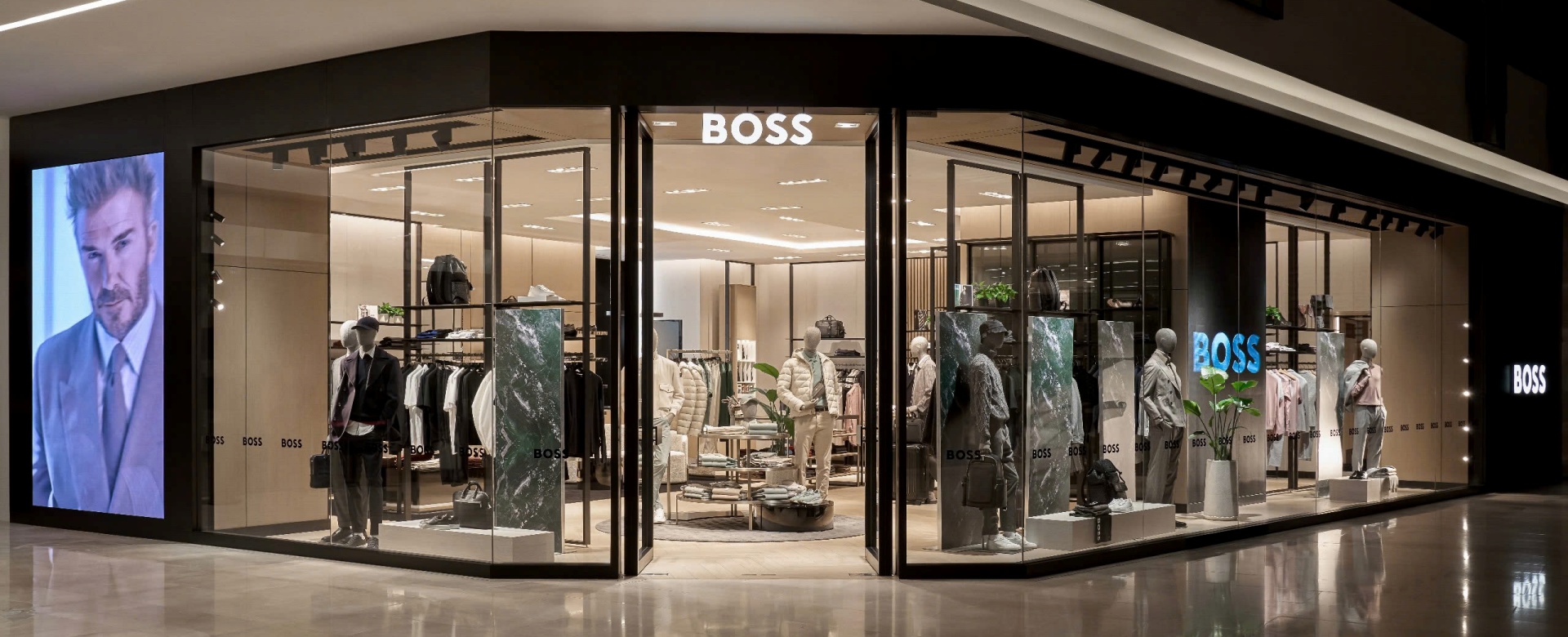 Anh Tú, Thiên Minh, Lý Quý Khánh tề tựu tại lễ khai trương cửa hàng BOSS Saigon Centre